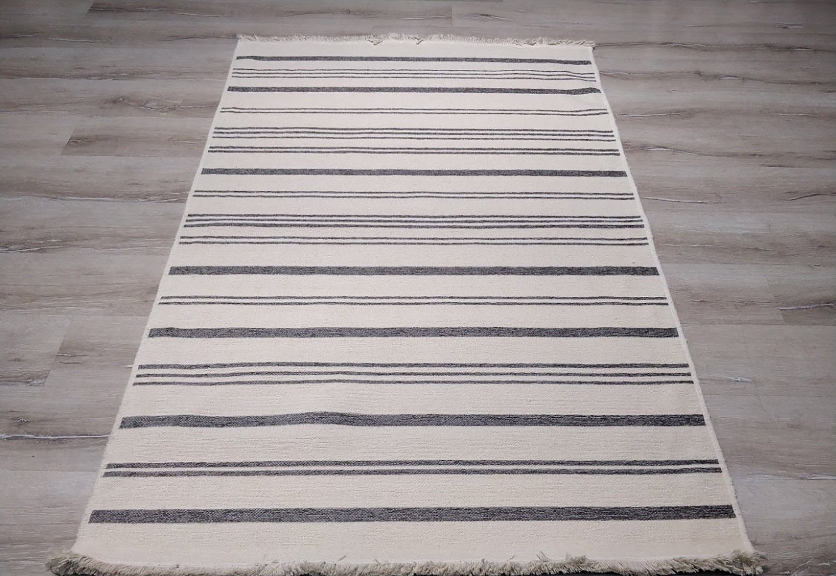 Bara Turkish Modern Pastel Grey Rug - famerugs